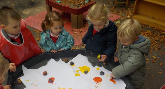 Pre-School exploring senses